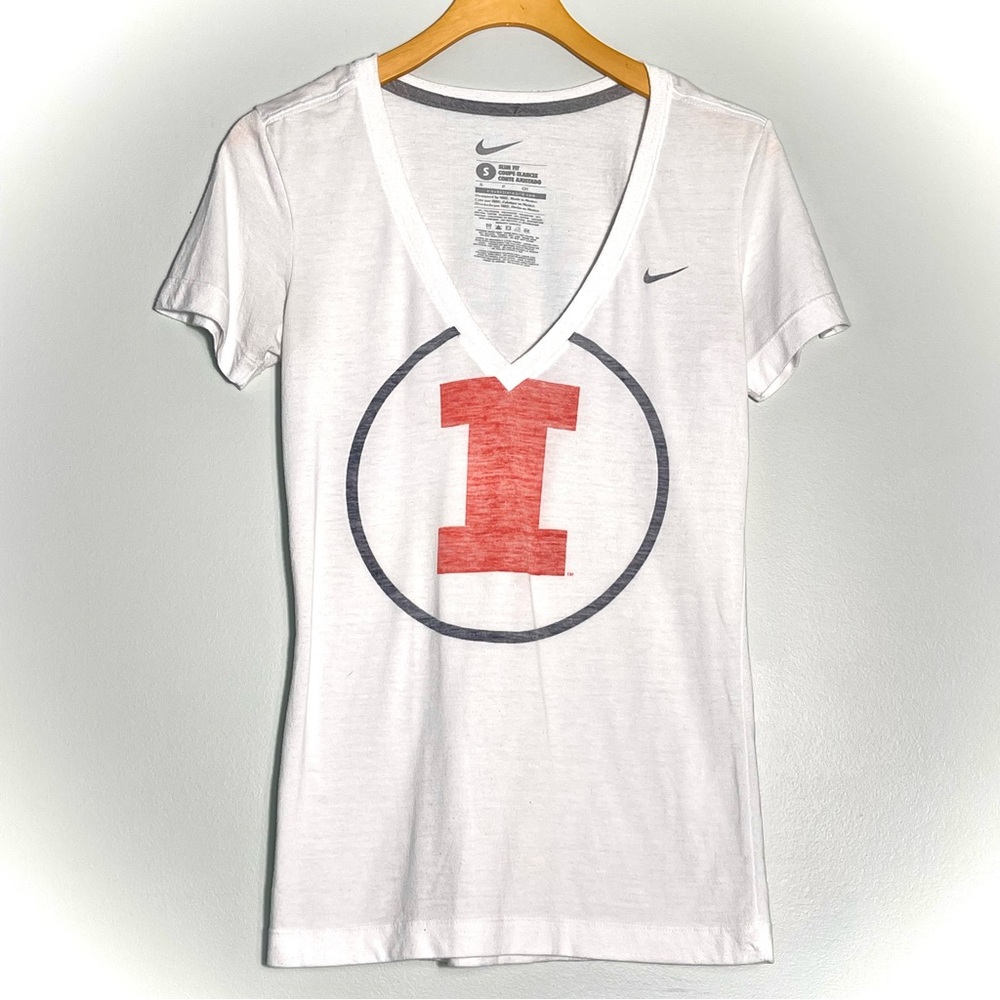 NIKE University of Illinois Slim Fit Women's V-Neck White "I" T-Shirt Size Small